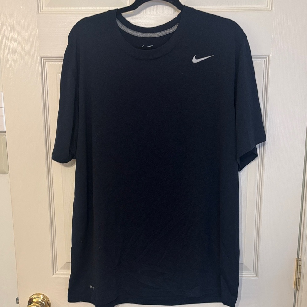 Nike Men's Dark Blue Short Sleeve Tee